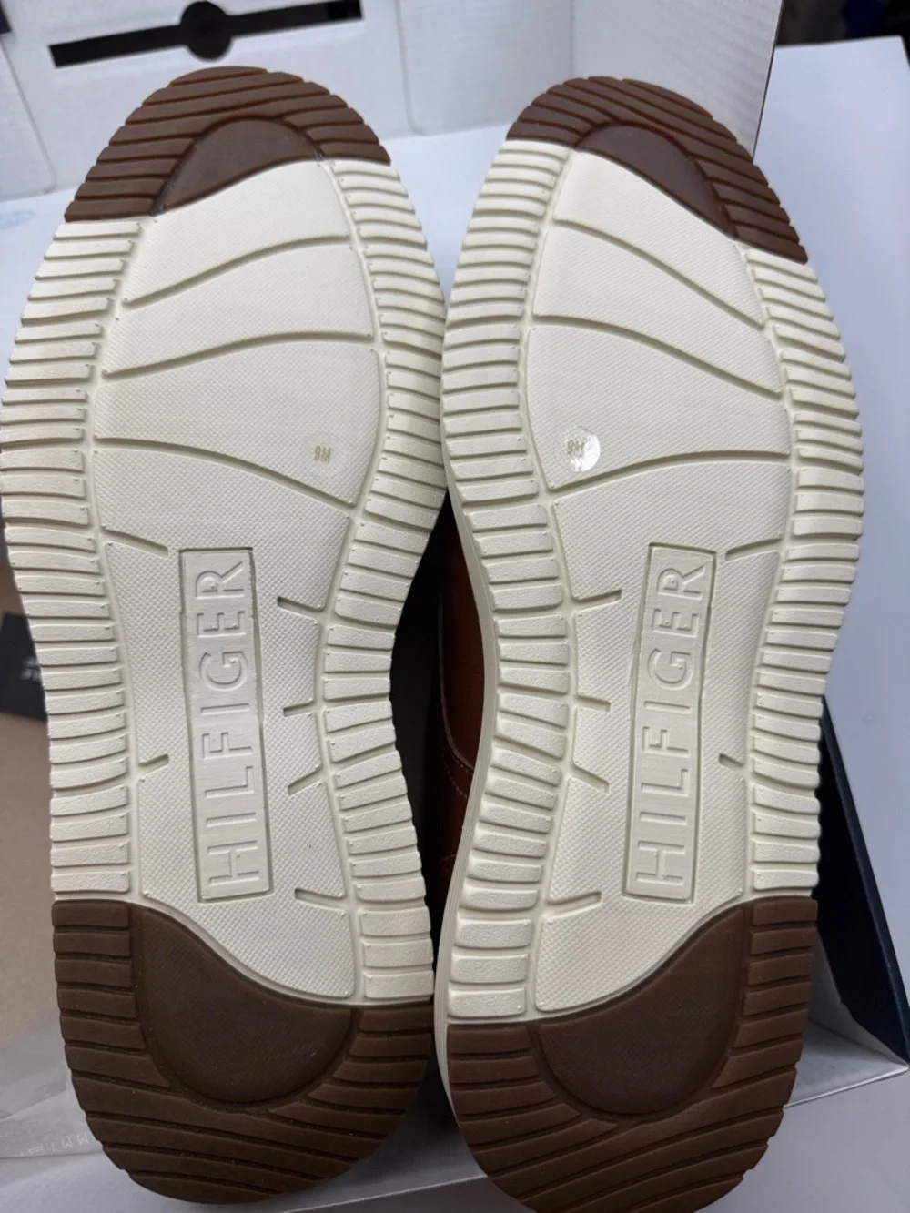Tommy Hilfiger Men's Harbin Elevated Chukka Boots- Size 9M